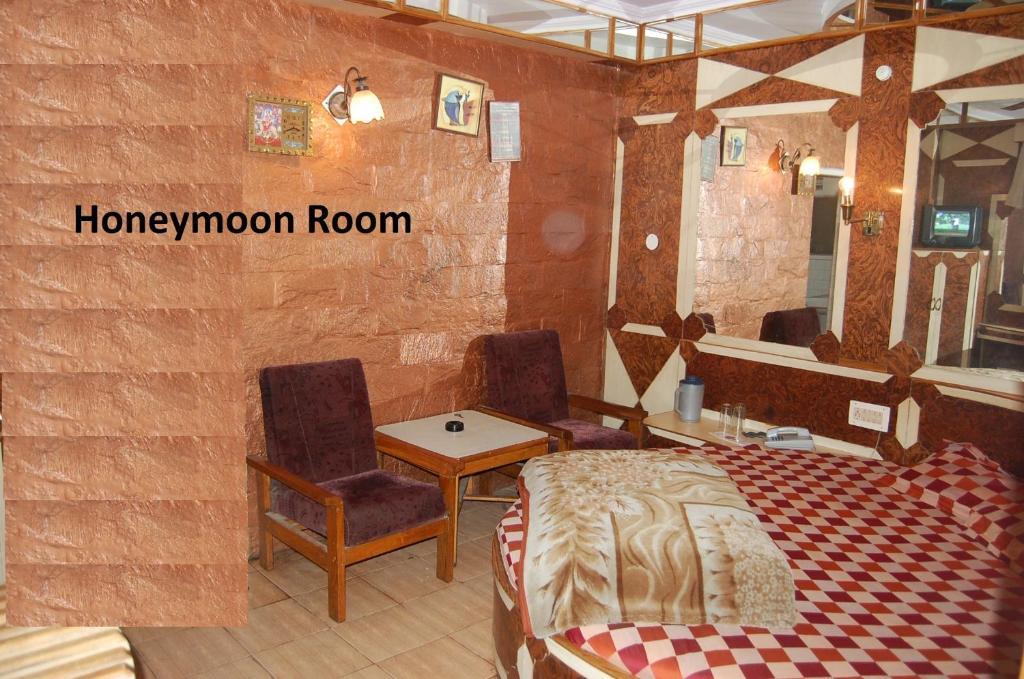Hotel Gulmarg Regency Шимла Стая снимка